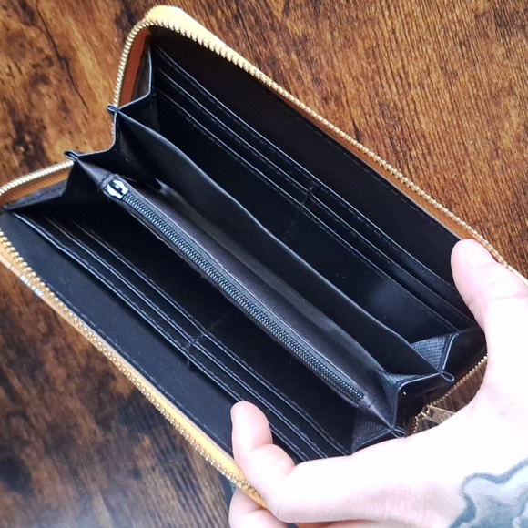 Karma Floral & Bee Wallet - Picture 3 of 5